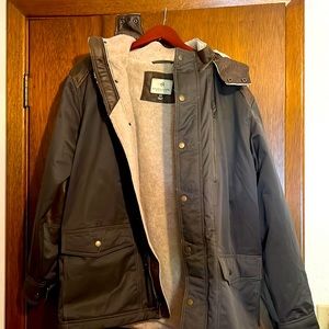 Mens outer jacket with detachable hood